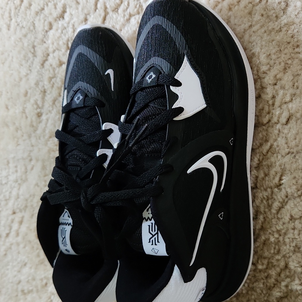 NWOT Nike Kyrie Low 5 Basketball Shoes Mens Size 5 1/2 - Picture 2 of 9